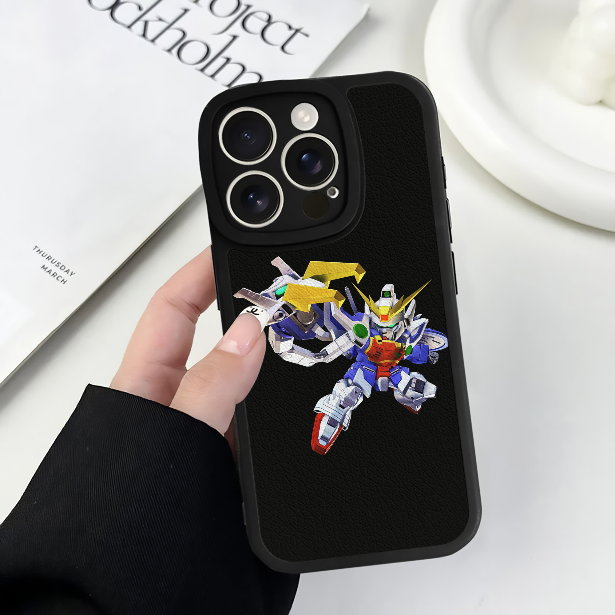 （画像用） 機動戦士ガンダム Mobile Suit Gundam 【iPhone 16シリーズ対応】シリコンスマホケース（レザー調） 材質：シリコン